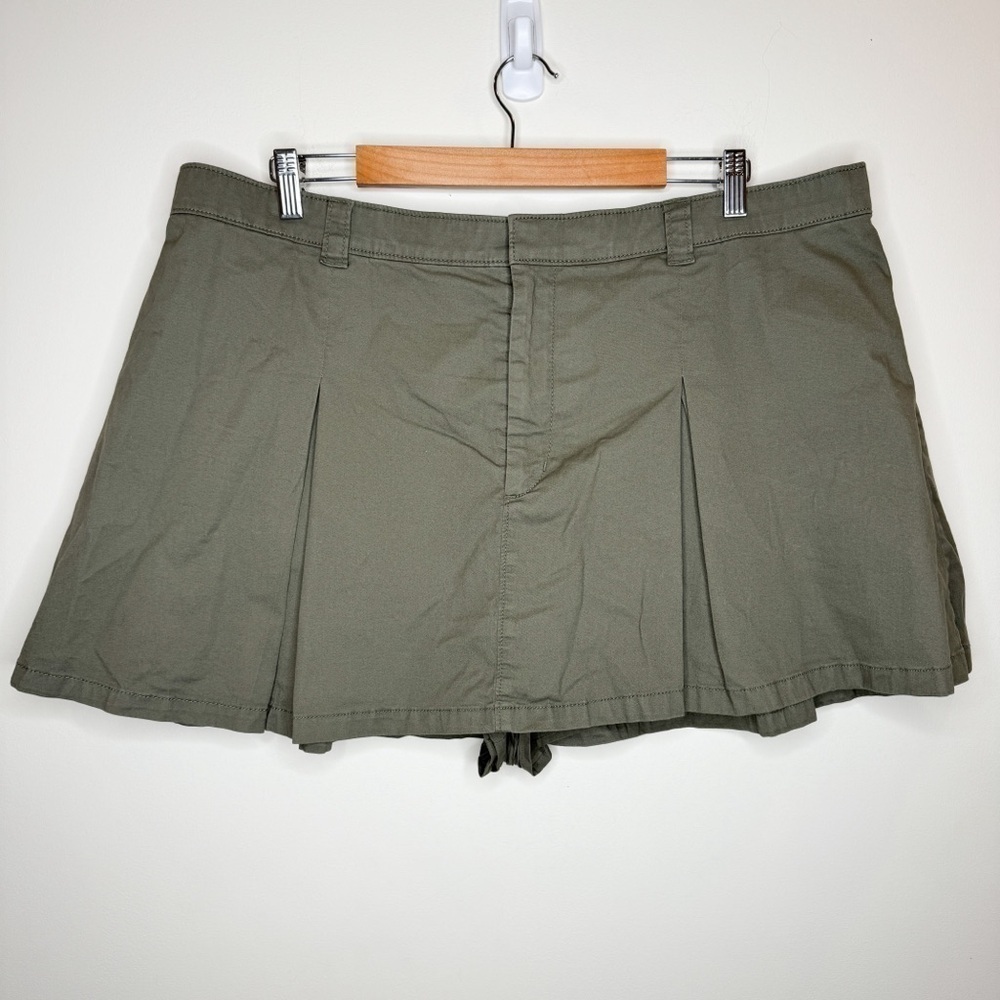 Abercrombie & Fitch Green Pleated Skort Size XL